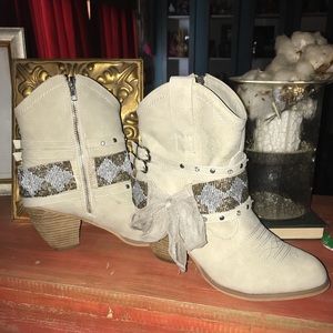 NWOT Not Rated embellished booties